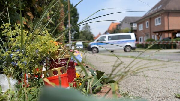 Nach der Bluttat in Stade: Bürger sprechen über Angst, Trauer und Fassungslosigkeit
