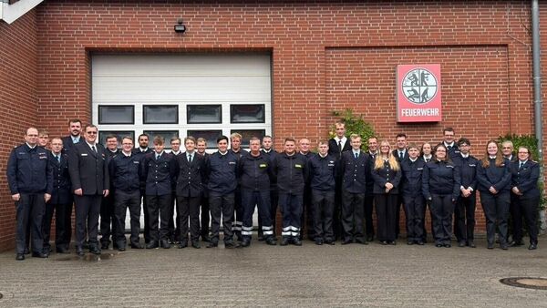 Lehrgang erfolgreich bestanden: 25 neue Feuerwehrkräfte unterstützen Cuxhaven-Ost