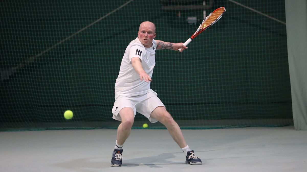 Der Cuxhavener Christian Winter mühte sich, hatte in seinem Match aber keine Chance gegen den stärksten Haster Spieler, Jannis Unland. Foto: Unruh