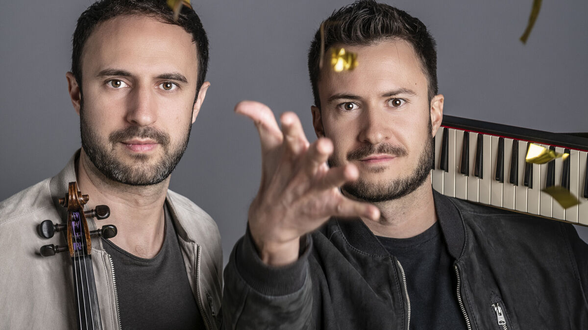 Dominik und Florian Wagner bilden das Duo "Ass-Dur" und gestalten das Warm-up-Konzert zum Jubiläumsjahr des "Mare-Musik-Festivals". Foto: Eva Orthuber