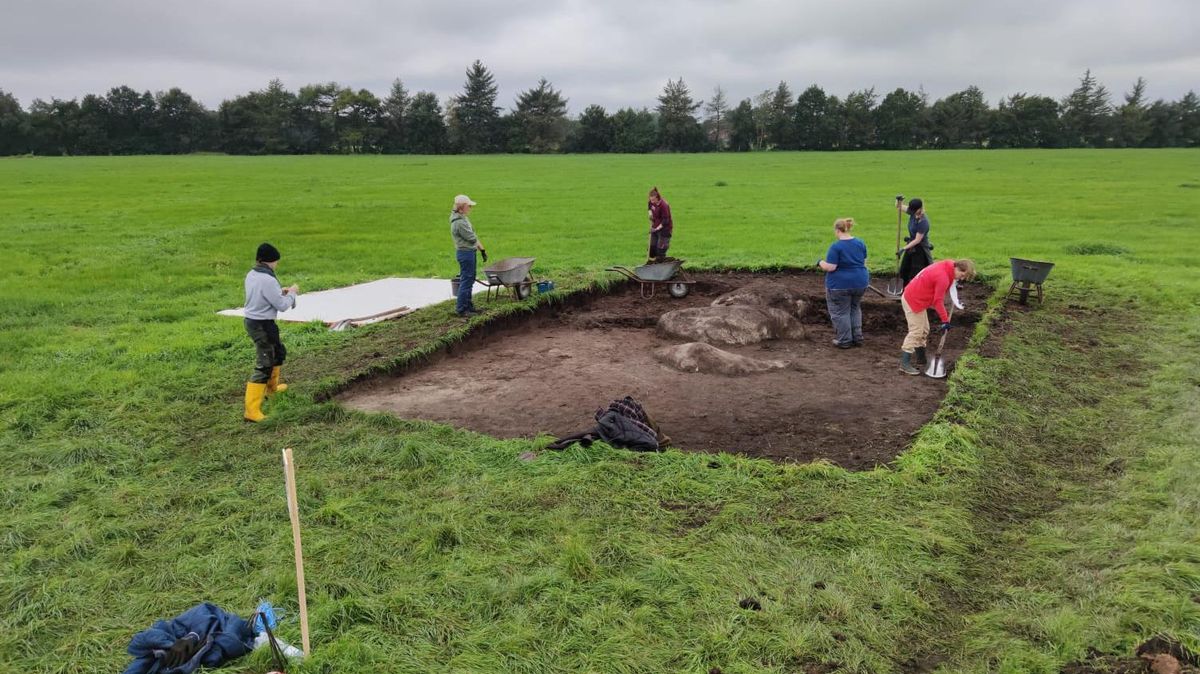 Den ersten Bauern auf der Spur: Gegenwärtig werden wieder Großsteingräber in Wanna-Ahlenfalkenberg ausgegraben. Foto: NIHK