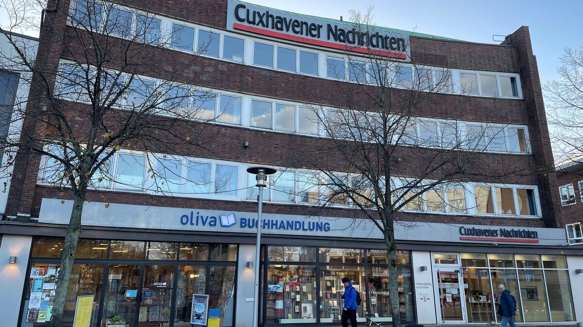 Fast 100 Jahre war das Pressehaus am Kaemmererplatz Sitz von Cuxhavener Zeitungen. Jetzt hat die Cuxhaven-Niederelbe Verlagsgesellschaft den Standort gewechselt, um zeitgemäße Räume auf einer Ebene zu beziehen.