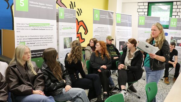 Ausstellung an den BBS Cadenberge beleuchtet rechte Szene im Kreis Cuxhaven