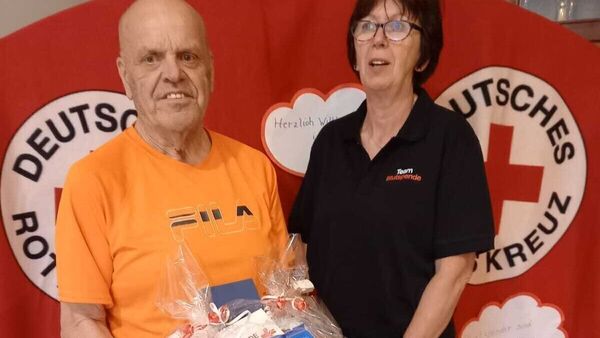 Blutspende in Armstorf: 200. Spende von Uwe Simon aus Wingst