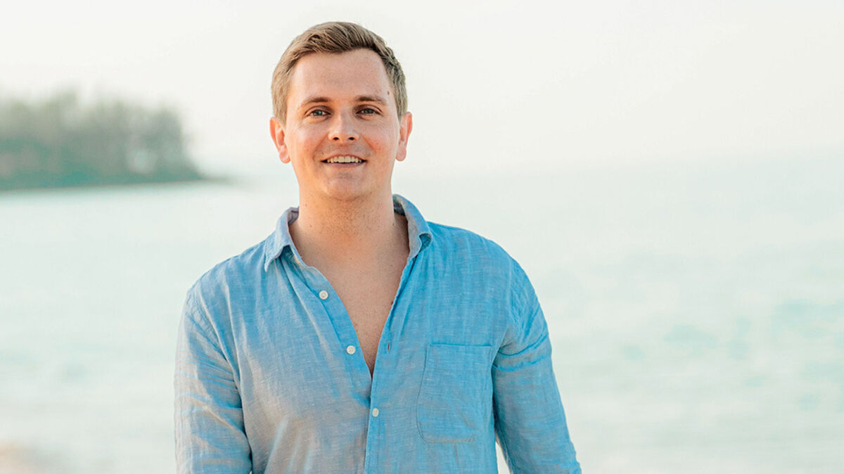 Die tropische Strandbucht in Thailand hat etwas von Traumurlaub. Doch für Tim Sandt war der Dreh auf Phuket harte Arbeit. Foto: RTLZWEI / Luis Zeno Kuhn