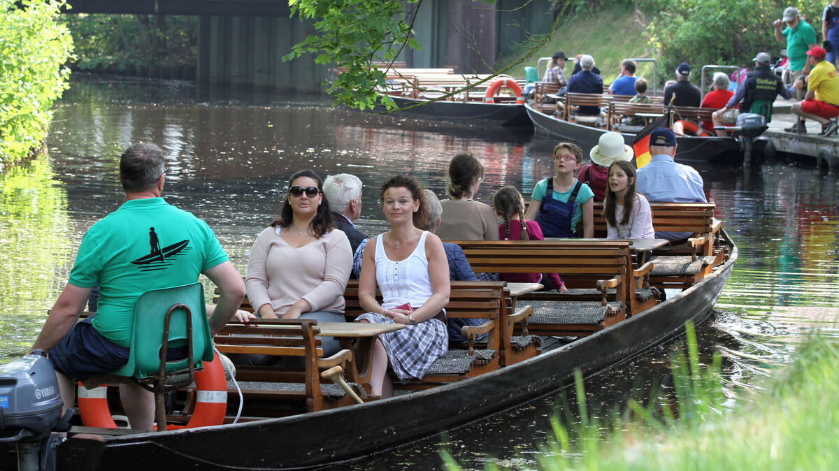 Das Sietländer Kahnfest lockt nach Ihlienworth: Die Veranstalter bieten am Himmelfahrtstag ein umfangreiches Programm - an Land und auf dem Wasser. Archivfoto: Monsees