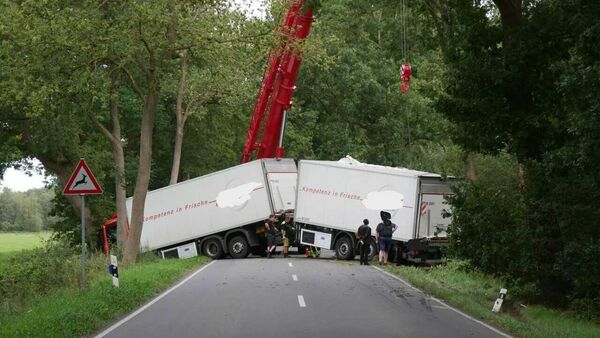 Kein Durchkommen im Kreis Cuxhaven: L116 nach Lkw-Unfall über zehn Stunden gesperrt