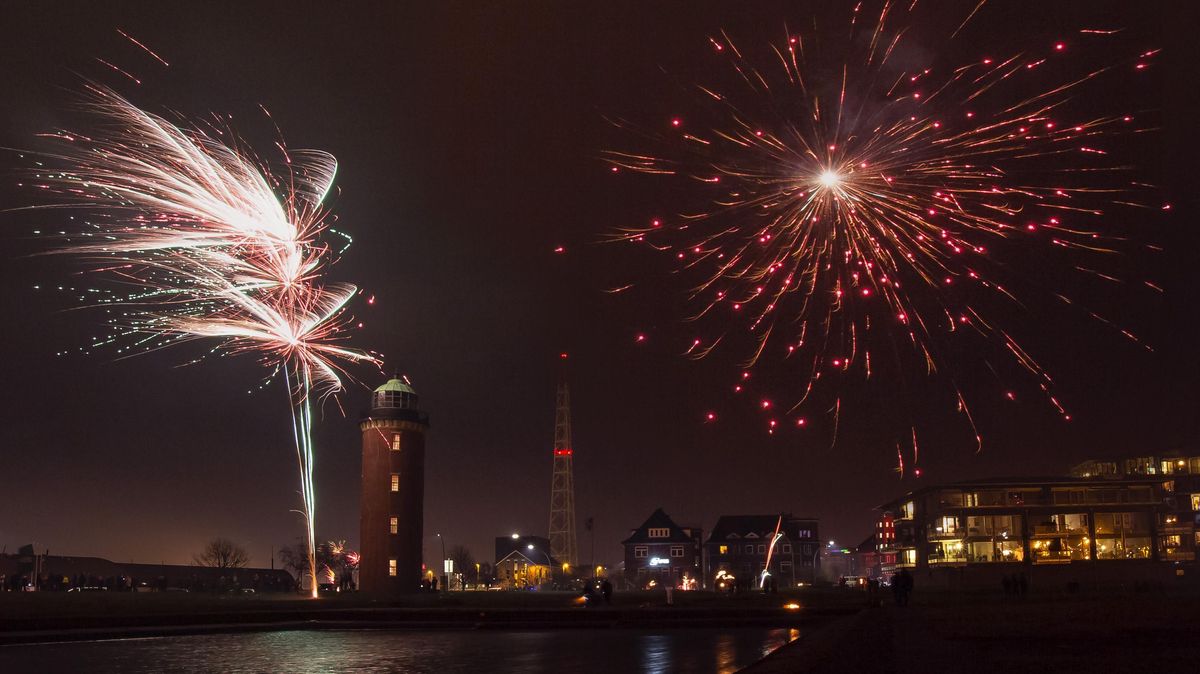 Die niedersächsische Landesregierung hält an dem Verbot von Silvesterfeuerwerk zum Jahreswechsel weitgehend fest und hat eine angepasste Corona-Verordnung veröffentlicht. Foto: Adelmann