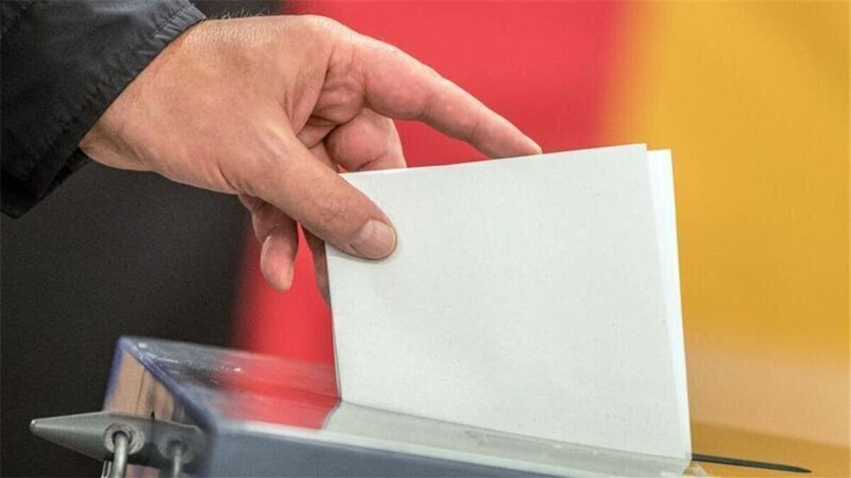 Die Wählerinnen und Wähler im Landkreis Cuxhaven können bei der Bundestagswahl 2025 im Februar ihre Zweitstimme der Landesliste einer Partei geben. Foto: Michael Kappeler/dpa