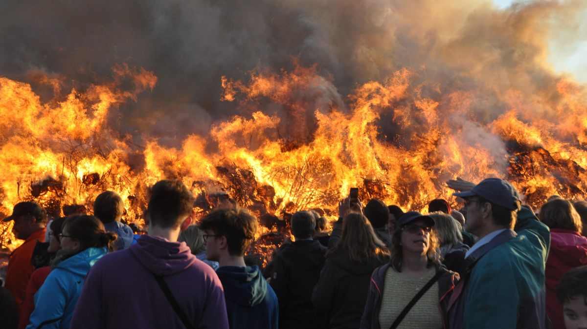 Das war einmal: 2019 konnten die beliebten Osterfeuer im Kreis Cuxhaven zuletzt stattfinden. 2021 wird daraus ebenso wie im vergangenen Jahr nichts. Archivfoto: Kramp
