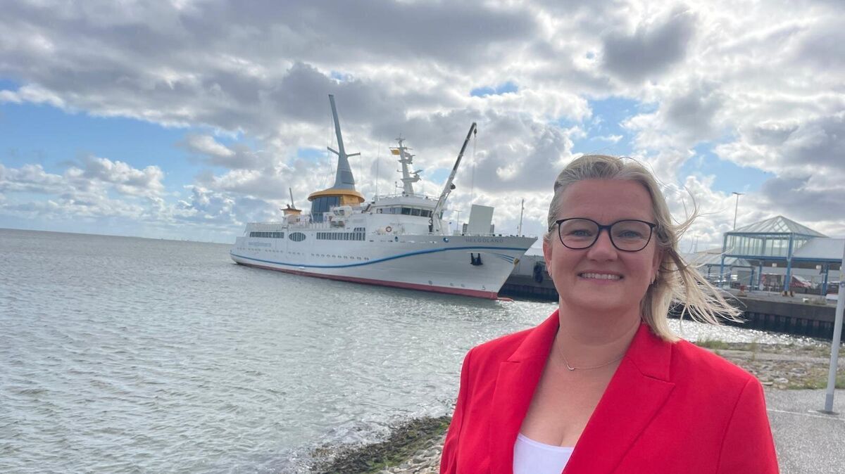 Birte Sievers hat jetzt bei der Reederei Cassen Eils angeheuert und leitet dort die unternehmerischen Geschicke. Das Ausflugsgeschäft nach Helgoland ist ihr kein unbekanntes Terrain. Foto: Kramp