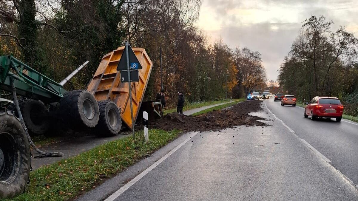 Auf der Bundesstraße 73 kam es zu einem Traktor-Unfall. Foto: Polizeiinspektion Stade