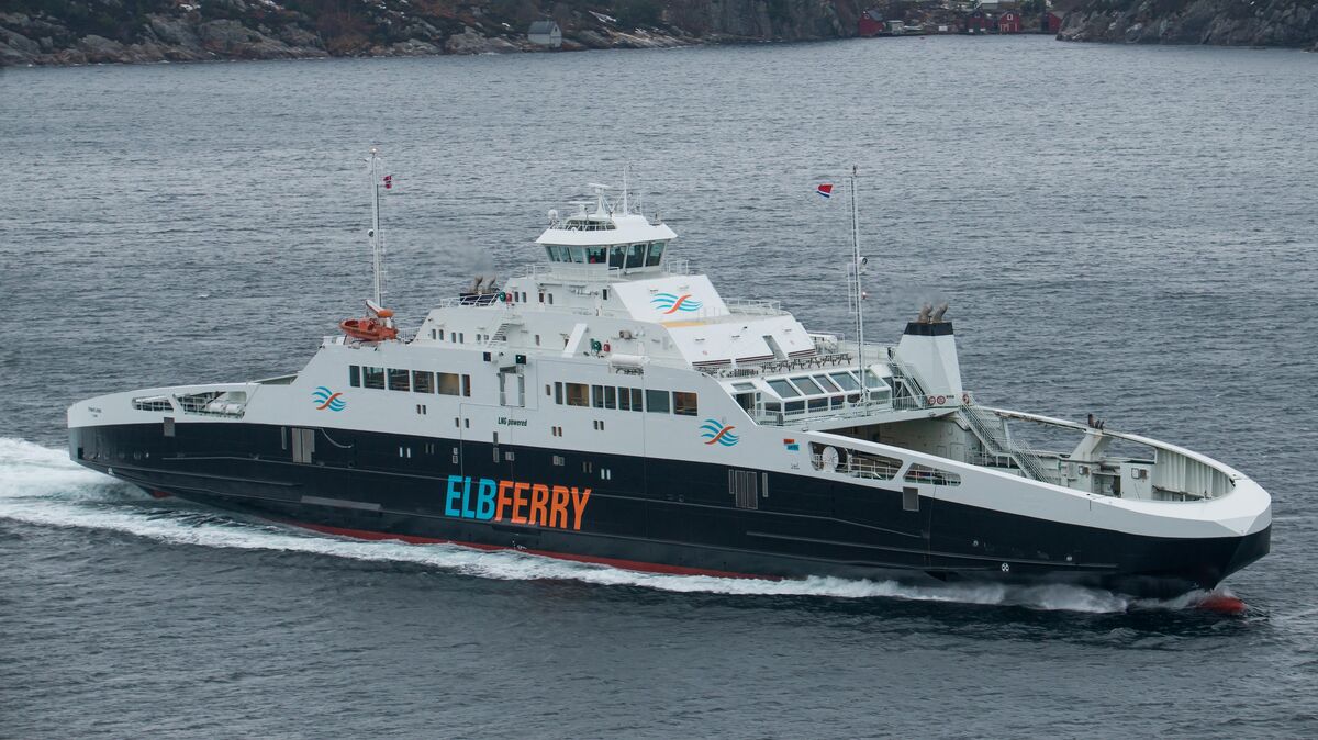 Die Elbfähre "Greenferry I" hat am Donnerstagnachmittag Cuxhaven mit Verspätung verlassen. Foto: CNV-Archiv