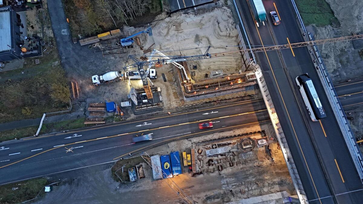 Arbeiten an der Brückenbaustelle der A27 bei Bremerhaven-Wulsdorf: Am Sonntag werden zur Reparatur von Frostschäden zwei kurzzeitige Vollsperrungen eingerichtet. Foto: Autobahn GmbH des Bundes