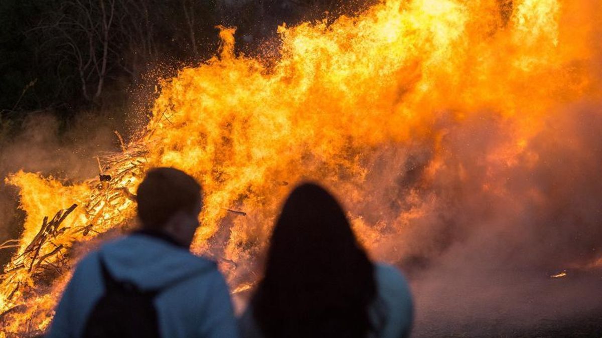 Aufgrund der Ausbreitung des Coronavirus wird es in diesem Jahr in Stadt und Landkreis Cuxhaven wohl keine Osterfeuer geben. Symbolfoto: Seidel/dpa