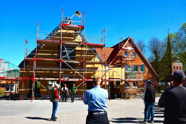 Altes Feuerwehrhaus ist Geschichte und das Bürgerhaus die Zukunft in Hechthausen 