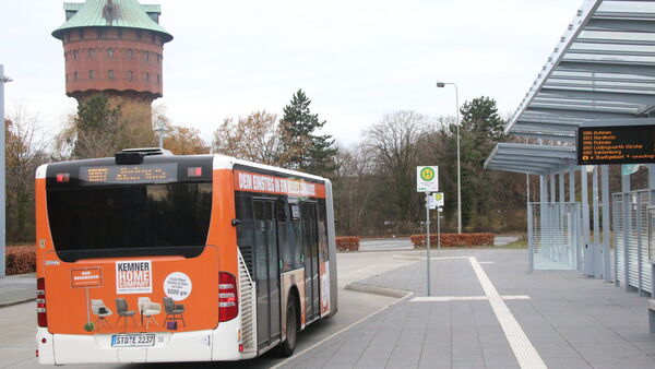 Zu Arbeit und Schule mit Cuxhaven-Ticket: Wie 60 Cent die Stadtkasse entlasten können