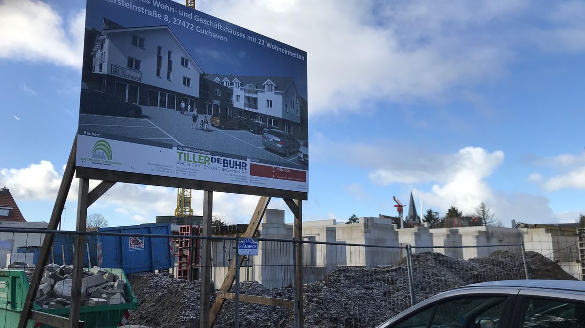 Die ersten Wände stehen schon: Angrenzend ans Kubi und unweit des Ritzebütteler Friedhofs und Marktplatzes, des Bahnhofs und der Innenstadt entsteht das Wohn- und Geschäftshaus mit 22 Sozialwohnungen und Räumen für Begegnung, für die Bookbinners und ein Ladengeschäft. Foto: Reese-Winne