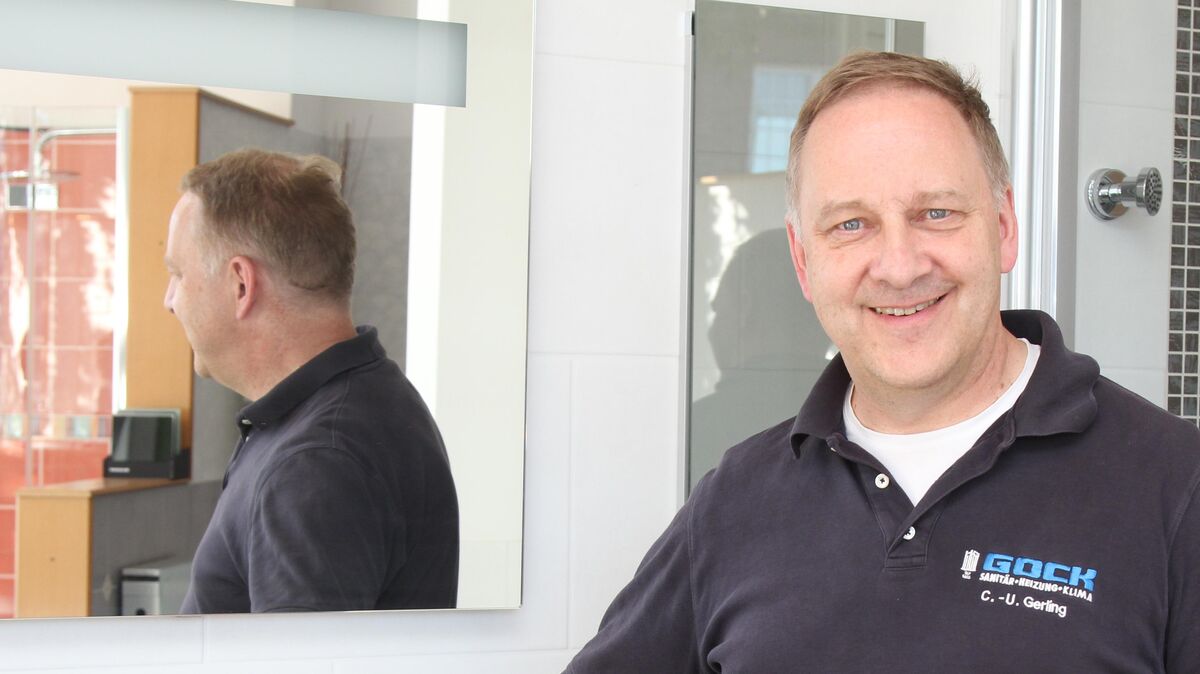 Claus-Uwe Gerling ist Obermeister der Innung für Sanitär- und Heizungstechnik Cuxhaven-Land Hadeln. Der Trend gehe in der ganzen Region nur in eine Richtung: Vor Anfragen nach Heizungsmodernisierungen könnten sich die Fachbetriebe derzeit kaum retten. Foto: Reese-Winne