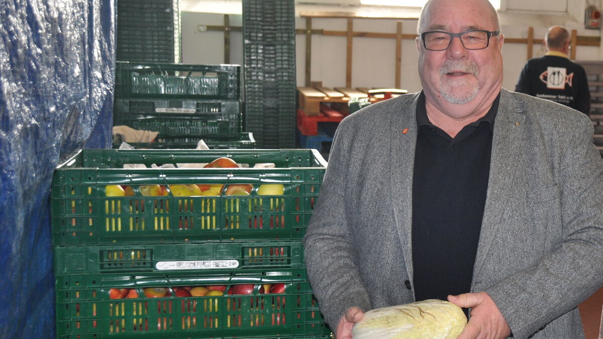 Der pensionierte Rektor des Otterndorfer Gymnasiusm, Klaus Schnell, ist Vorsitzender der Tafel Cuxhaven. Foto: Kramp