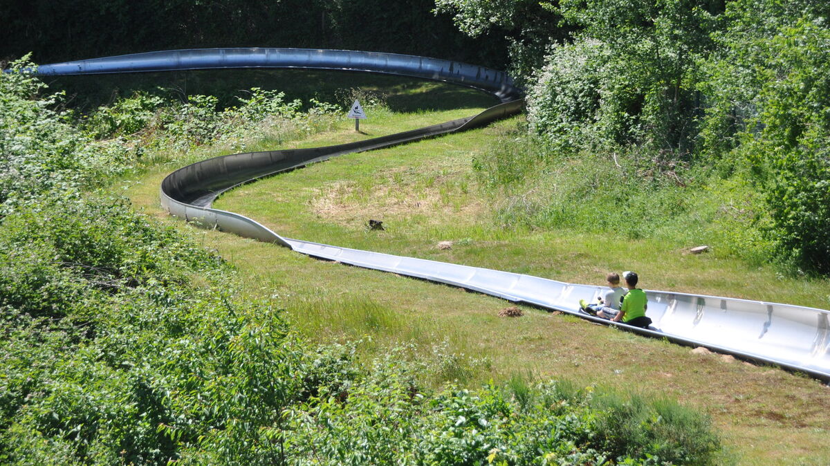 Die Sommerrodelbahn ist eine Attraktion. Dieses Jahr hat sie neue Schlitten und eine Geschwindigkeitsmessanlage. Archivfoto: Kramp