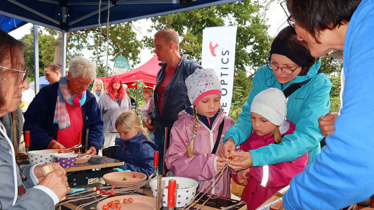 Die Kinder und die erwachsenen Besucher erleben beim Nachhall-Festival einen Tag voller Kreativität und Küstenzauber. Foto: Tonn