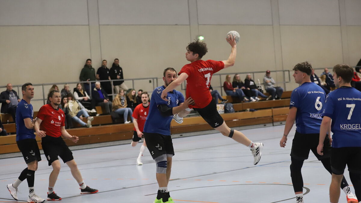 Finn Habich spielte auch bei der HG Jever/Schortens eine starke Partie und kam auf insgesamt sechs Treffer. Foto: Witthohn