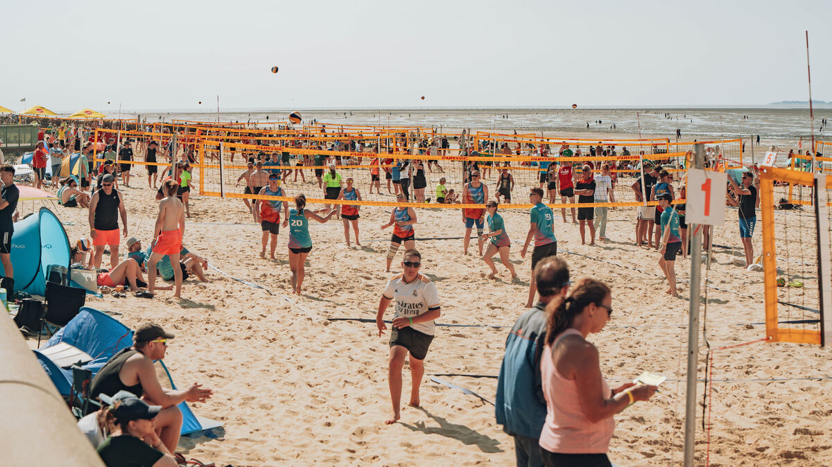 Rund 800 Teilnehmer und Helfer waren in diesem Jahr am 32. Mahrenholz Beachvolleyball-Cup beteiligt. Foto: Keck