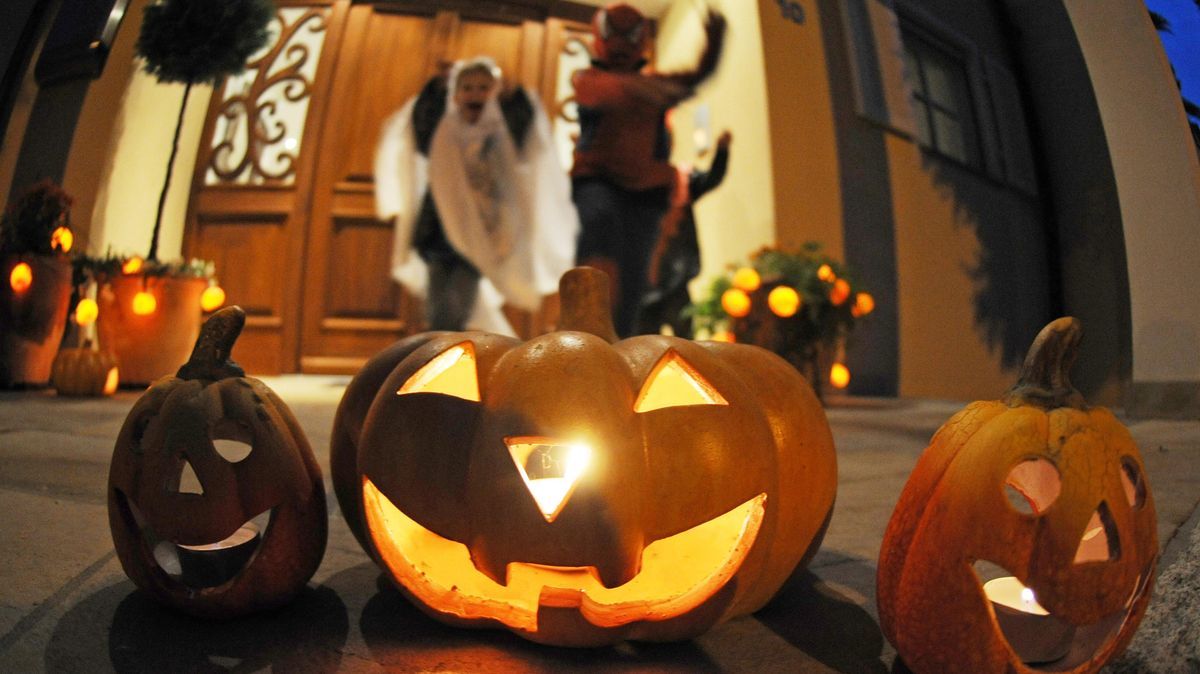 Bei vielen darf ein Kürbis an Halloween nicht fehlen. Genauso wenig wie die verkleideten Kinder, die von Haus zu Haus ziehen. Foto: Amin Weigel
