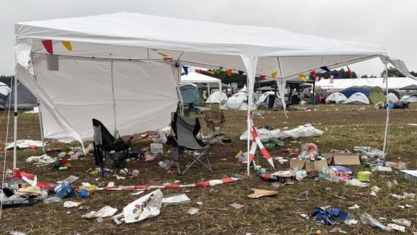 Sofas, Zelte, Dosen-Ravioli: Festivalspaß auf dem Deichbrand endet in einer Müllwüste