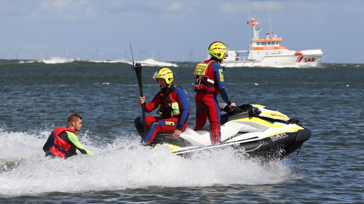Ob Wassersportler oder Badegast: Wer auch immer in Not gerät - die Wasserrettung der DLRG ist einsatzbereit. Damit die Rettung reibungslos abläuft, probt die Ortsgruppe den Ernstfall. Foto: DLRG-Ortsgruppe Cuxhaven