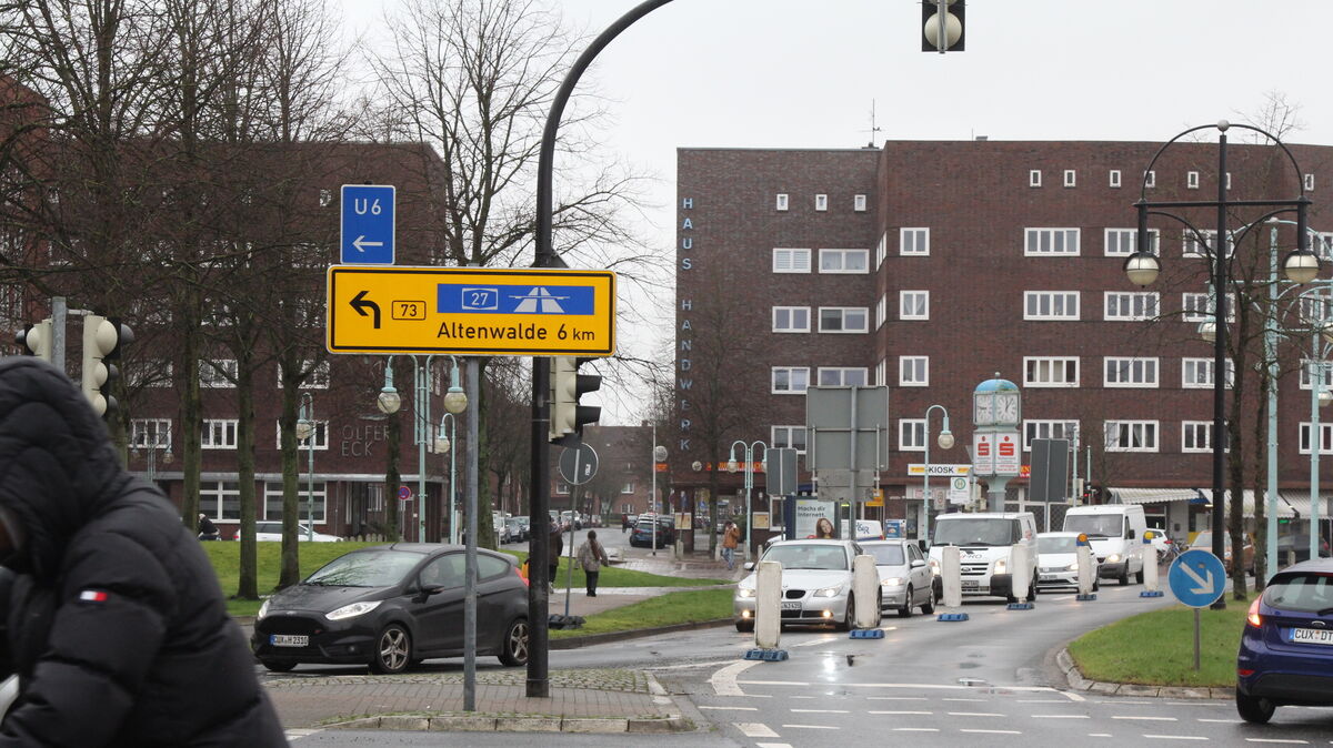 Nach dem Karl-Olfers-Platz geht es nicht weiter in Richtung Hafen oder Grodener Chaussee. Alle müssen hier erstmal rechts abbiegen. Foto: Reese-Winne