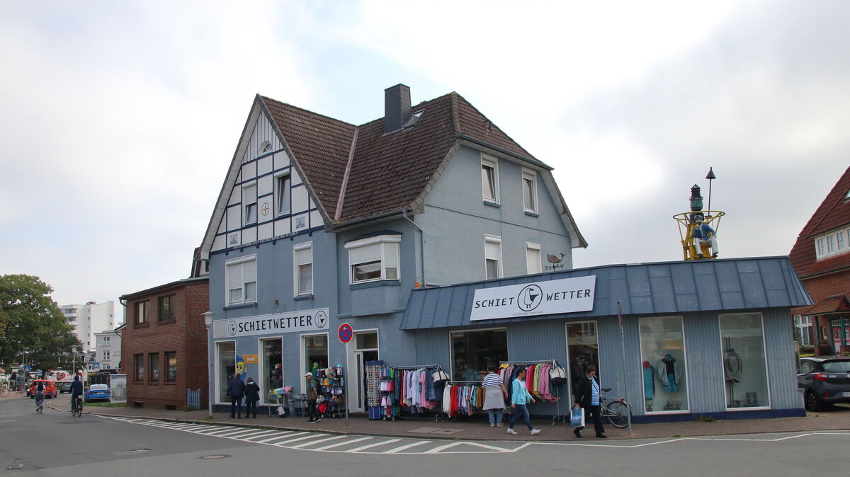 Das Haus, in dessen Erdgeschoss sich zurzeit ein Bekleidungsgeschäft befindet, ist eines von drei Gebäuden, die dem Neubauvorhaben Platz machen werden. Foto: Koppe