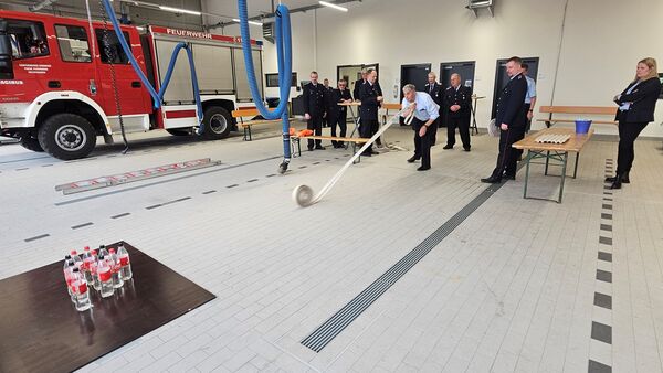 Werfen, Kegeln, Antworten: Feuerwehrwettbewerbe für Senioren der Samtgemeinde Hemmoor