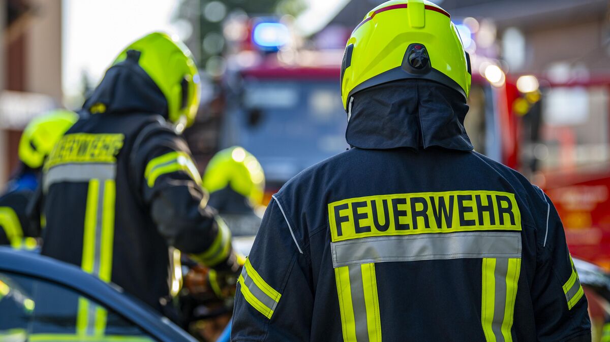 Zu einem Brand in einer Biogasanlage wurde die Feuerwehr Geestland am Montag gerufen. Foto: dpa/Inderlied 