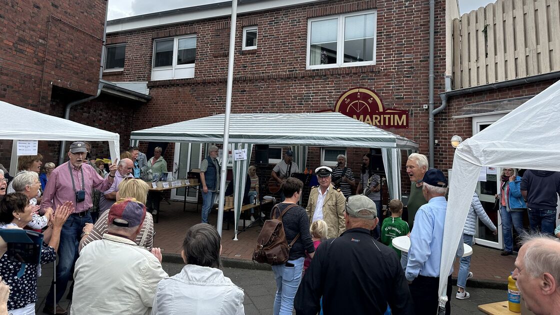 Maritimes Sommerfest im Cuxhavener Hafen: Am Vorabend 40 Kilo Krabben ...