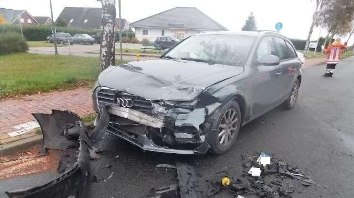 Ein stark beschädigtes Fahrzeug nach dem Unfall in Wanna. Foto. Polizei Cuxhaven