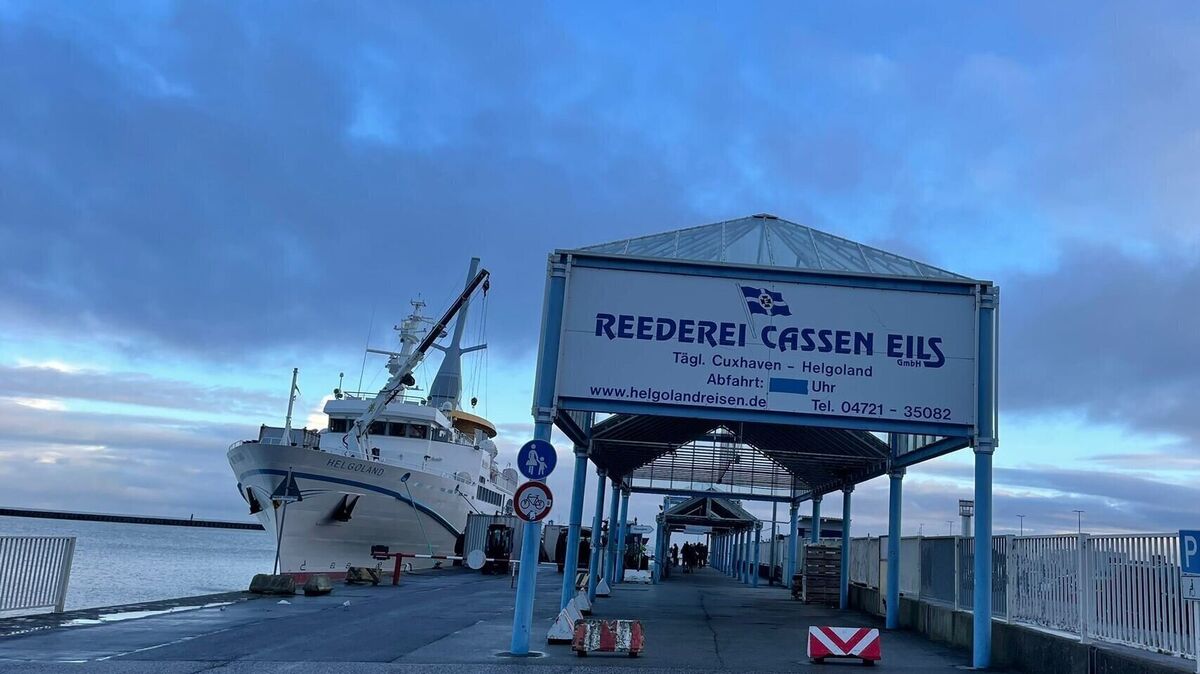 Am Cuxhavener Fährhafen macht nicht nur die "Helgoland" ihre Leinen los, dort unterhält das Unternehmen Cassen Eils Büroräume, einen Parkplatz und den Frachtumschlag.
