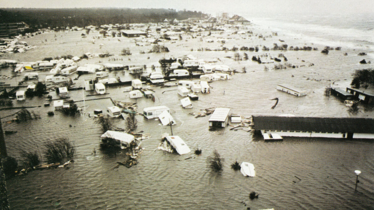 Bei der Sturmflut 1976 wurde unter anderem der Campingplatz in Sahlenburg überflutet. Der Sachschaden war beträchtlich. Foto: CNV-Archiv