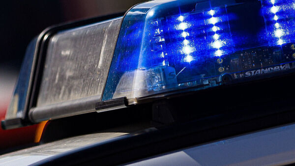 Messerattacke in Stade: Mann am Bahnhof schwer verletzt - Täter flüchtig