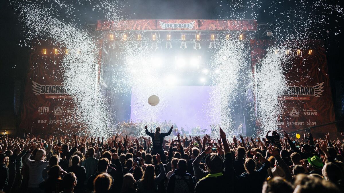 Nicht zuletzt im Hinblick auf das Deichbrand-Festival und andere (Groß-)Veranstaltungen im Kreis Cuxhaven stellen sich viele die Frage: Welche Corona-Regeln gelten dort eigentlich? Foto: Schmiedebach