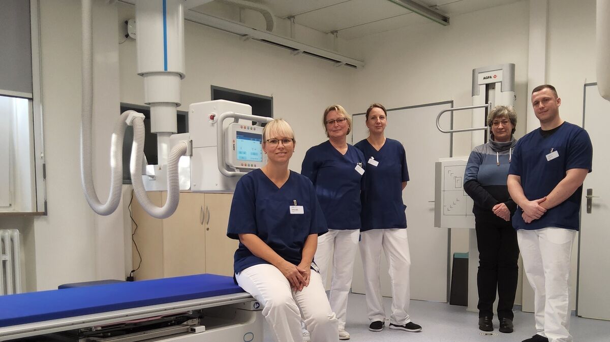 Froh über das neue Hightech-Gerät: Stephanie Appelt, Kornelia Brockmann, Susanne Martens, Maren Feldberg und Eldar Alispahic (v.l.). Foto: Weber