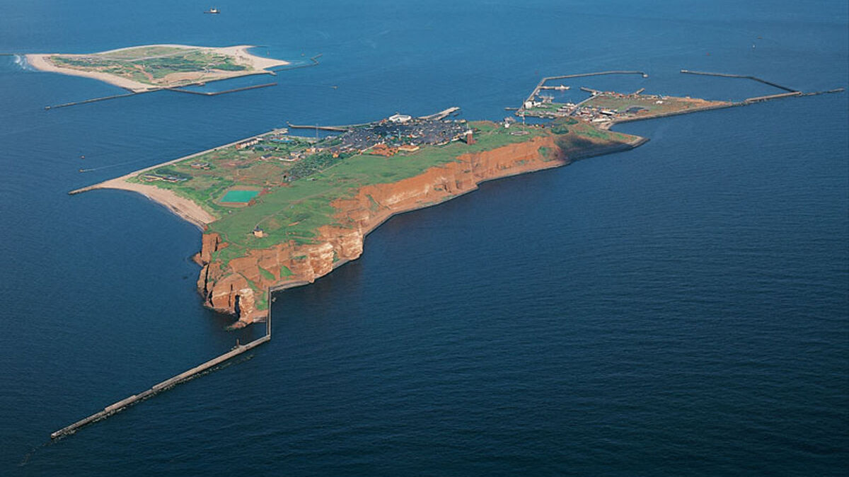 Teile der Insel Helgoland müssen am Montagnachmittag wegen der Entschärfung einer Bombe geräumt werden. Foto: Archiv