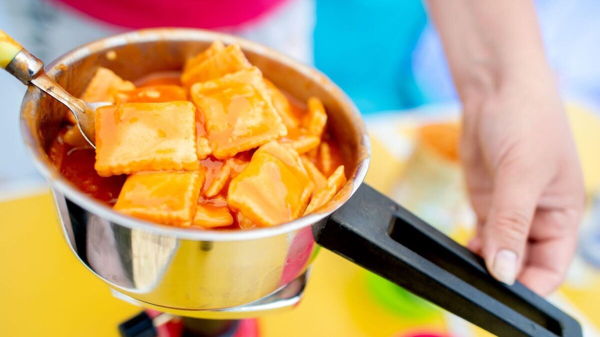 Dosenravioli gehören für viele Festivalfans zur Standardverpflegung. Doch auch mit zahlreichen anderen Lebensmitteln lässt sich das Wochenende auf dem Zeltplatz gut überstehen. Foto: dpa/Dittrich