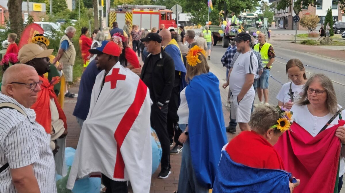 In der Zentrumstraße hatten zahlreiche Gruppen Stände aufgebaut. Foto: Brettschneider