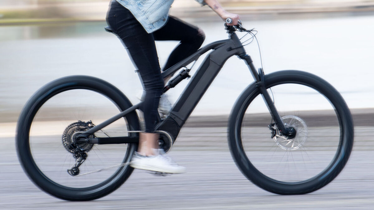 Günstige E-Bike-Schnäppchen locken viele Verbraucher in die Betrugsfalle. Symbolbild: Thissen/dpa