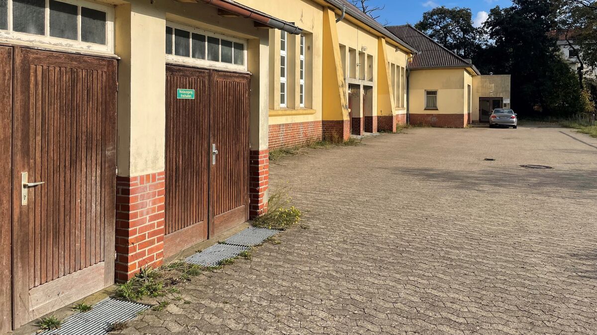Die Hermann-Allmers-Halle wurde in der Vergangenheit wiederholt als "abgängig" beschrieben. An ihrer Stelle könnte ein von der Stadt zu realisierender Grundschulneubau und eine Tagesstätte entstehen.