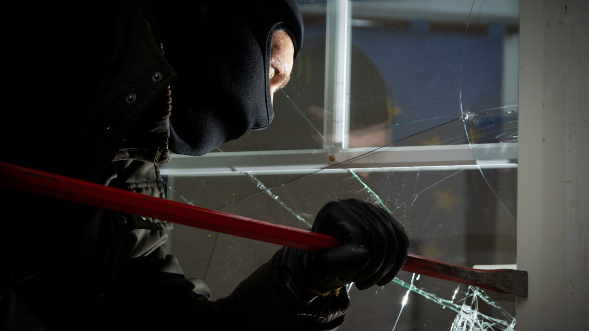 Die drei Männer sollen versucht haben, in das Geschäft einzubrechen. Symbolbild: Gentsch/dpa