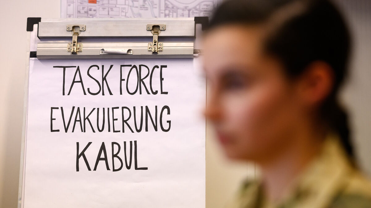 Der Schutz der früheren afghanischen Ortskräfte war der vorigen Bundesregierung ein Anliegen: Sie legte ein Aufnahmeprogramm auf und richtete in der Botschaft im benachbarten Pakistan eine "Task Force Evakuierung Kabul" ein. Das Programm sollte nach den Neuwahlen im Frühjahr zunächst gestoppt werden. Betroffene klagte erfolgreich dagegen. Zu den bereits früher nach Deutschland eingereisten Personen zählt die Familie in Cuxhaven. Foto: Bernd von Jutrczenka/dpa