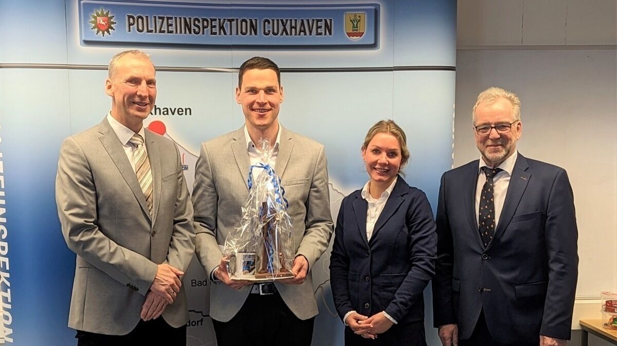 Kriminaldirektor Arne Schmidt, Polizeirat Dominikus Wolking, Polizeioberrätin Stefanie Köster und Polizeipräsident Johann Kühme (Personenaufstellung v.l.n.r.). Foto: Polizeidirektion